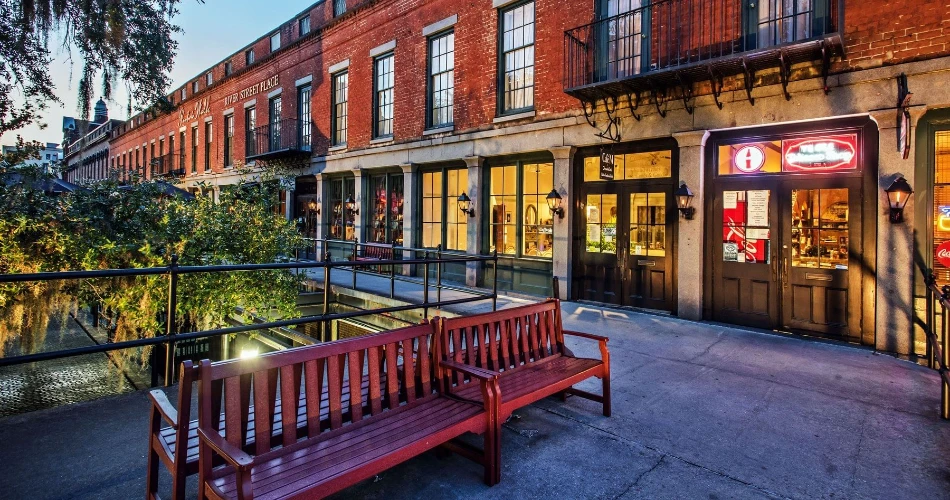 Top Landmarks and Historic Sites to Visit in Savannah
