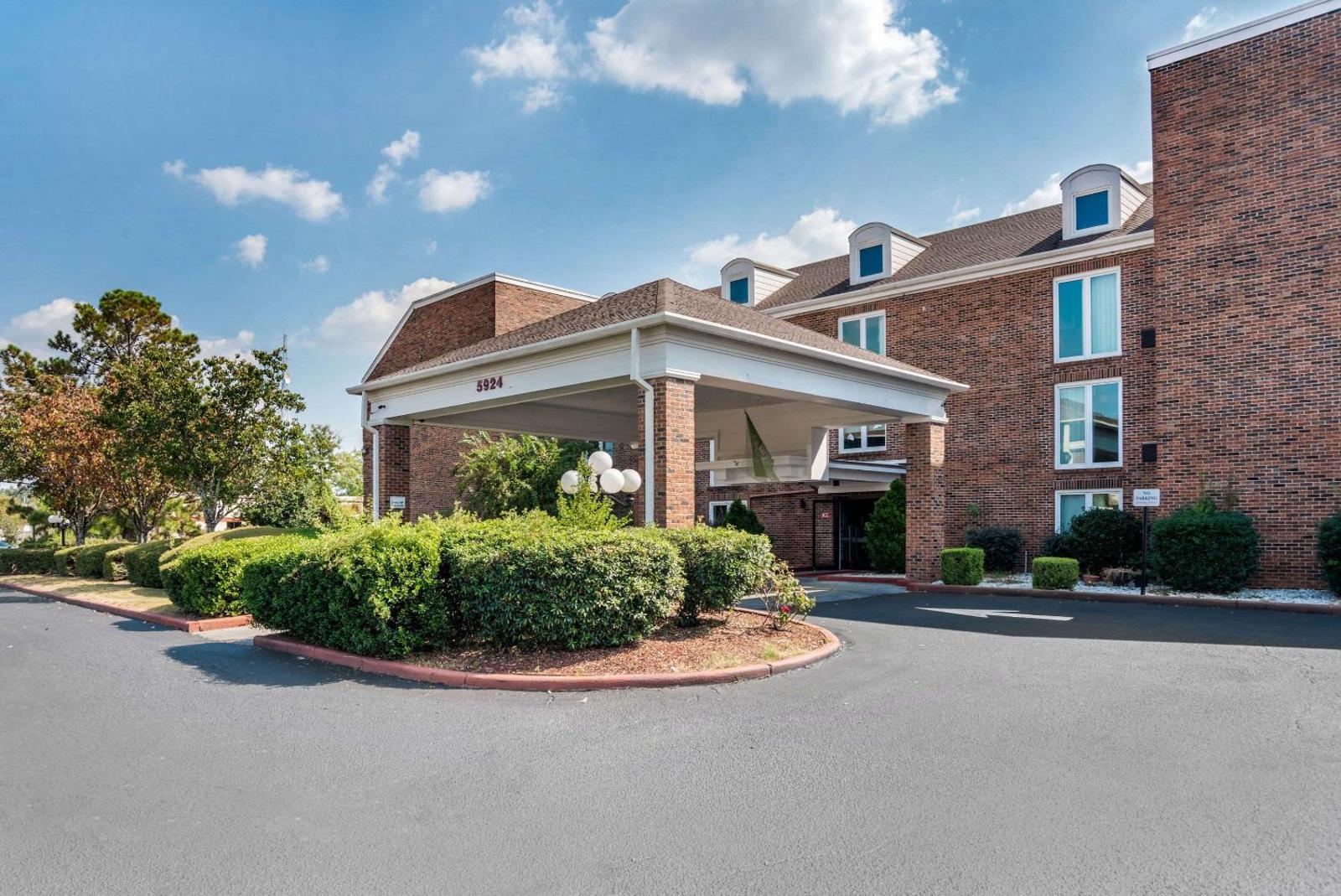 Clarion Inn Montgomery East Monticello Dr - image 1